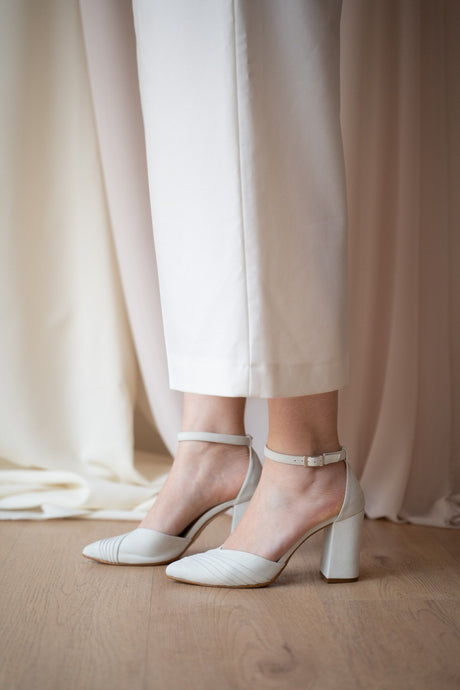 Zapatos de novia plisado blanco roto modelo Gadea, zapatos de novia de Miss Honolulu