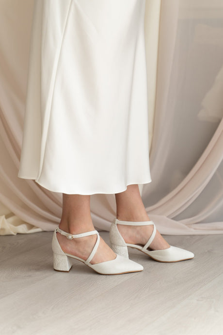 Zapatos de novia tacón bajo blanco modelo olivia, zapatos de novia de Miss Honolulu