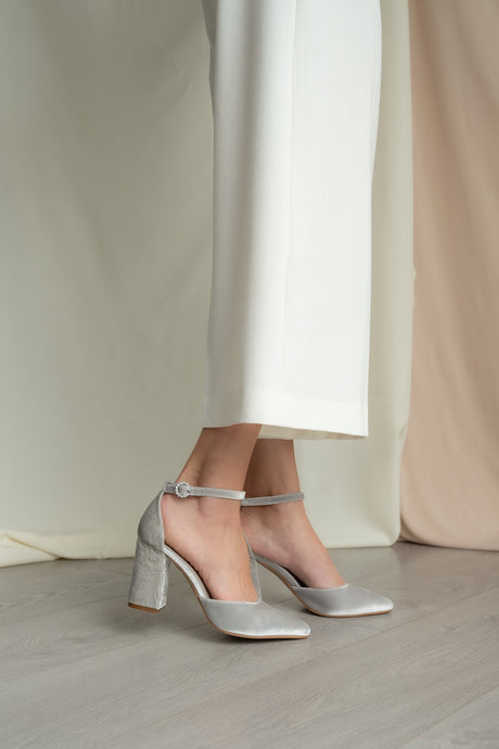 zapatos terciopelo plata modelo nara, zapatos de novia de Miss Honolulu