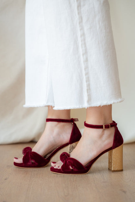 Sandalia de novia con nudo Gloria terciopelo granate, zapatos de novia de Miss Honolulu