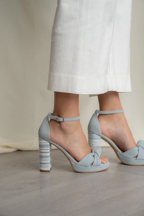 sandalia modelo gloria azul, zapatos de novia de Miss Honolulu