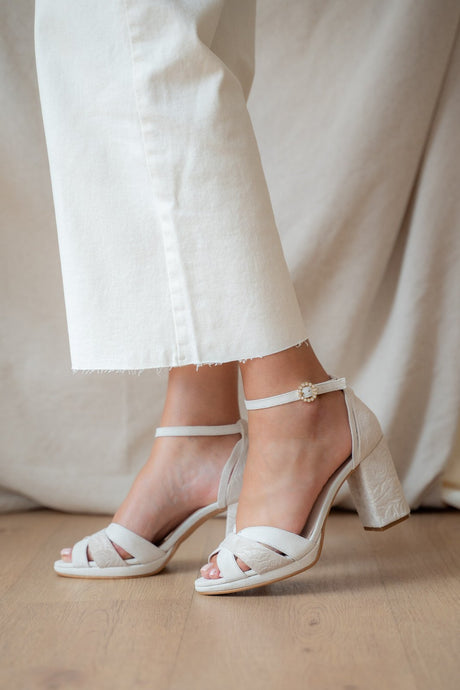 Sandalia de novia combinada en tonos beige modelo emma, zapatos de novia de Miss Honolulu