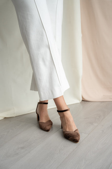 Zapatos de novia plisado tacón bajo terciopelo marrón gadea, zapatos de novia de Miss Honolulu