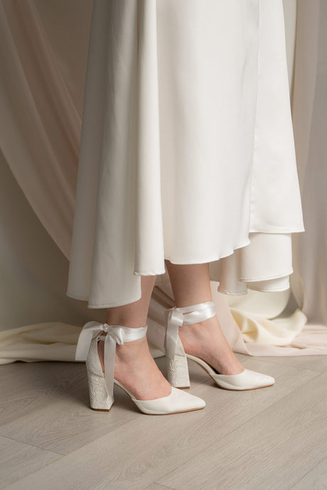 Zapatos de novia con lazada noa blanco brocado, zapatos de novia de Miss Honolulu