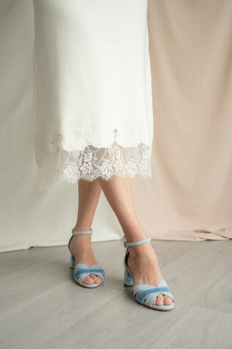 Sandalia de novia tacón bajo en tonos azules emma, zapatos de novia de Miss Honolulu