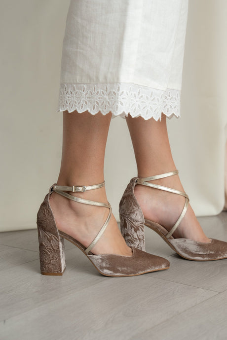 Zapatos de novia terciopelo avellana Matilda, zapatos de novia de Miss Honolulu